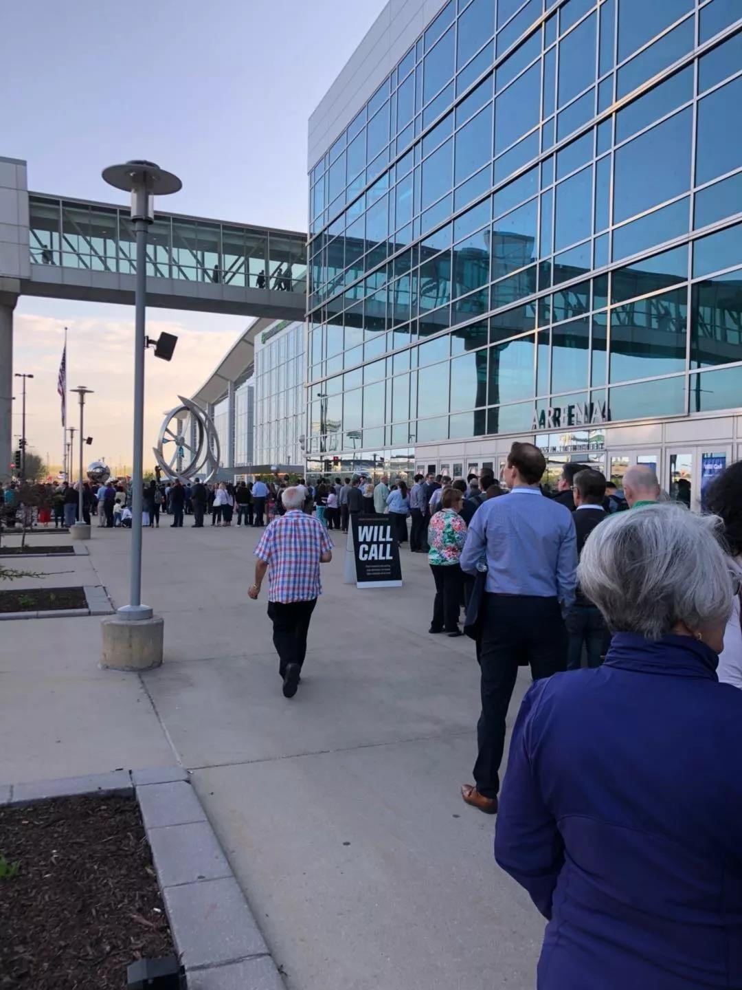 巴菲特股东大会场外照